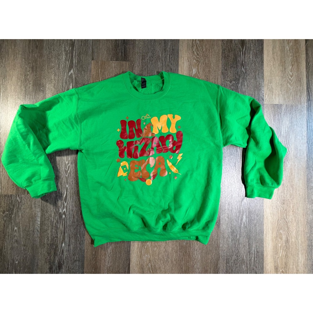 Gildan Sweatshirt Unisex L Green In My Wizard Era Graphic Crewneck Pullover